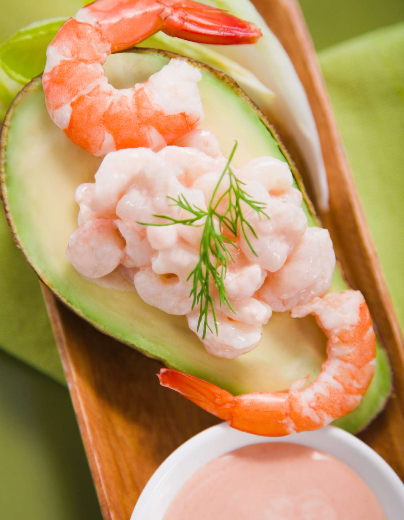 Avocat-aux-crevettes-sauce-cocktail